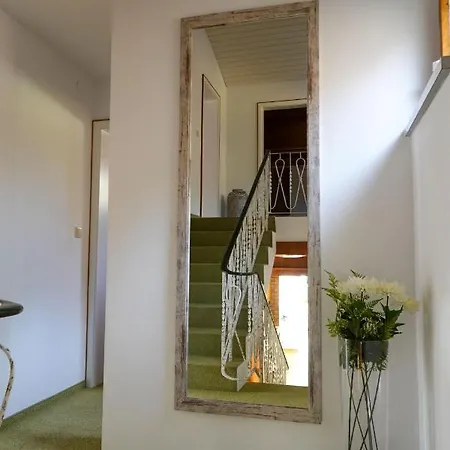 Waldchalet Steinbock סנט אנטון אים מונטפון